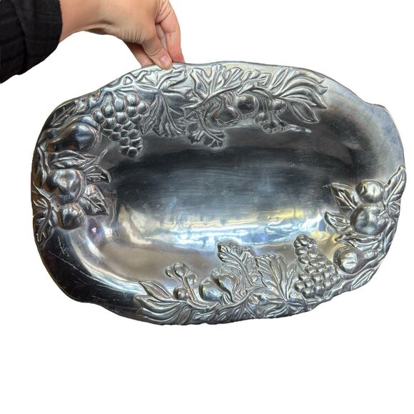 Tabletops Unlimited Aluminum Oval Platter Serving Bowl, 20" x 14 x 2‎ 1/2" High - Picture 1 of 8